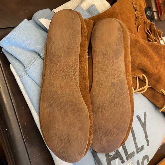 Circa 1970 vintage authentic Minnetonka moccasin lace boots.Leather sole. Size 7 - Picture 3 of 10